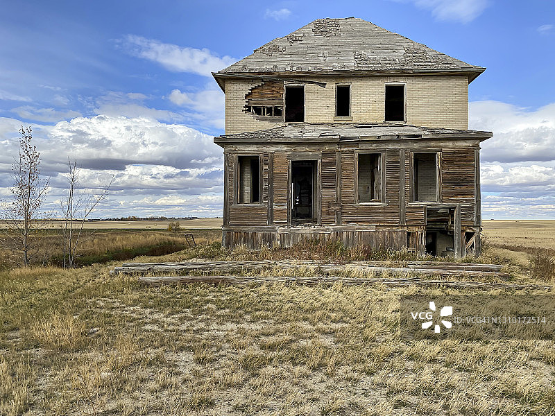 加拿大被遗弃的农舍废墟图片素材