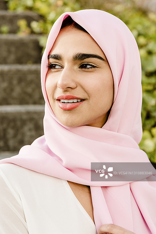 一个穆斯林妇女的肖像图片素材