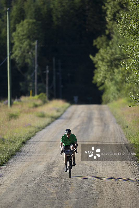 加拿大石子路自行车骑行图片素材