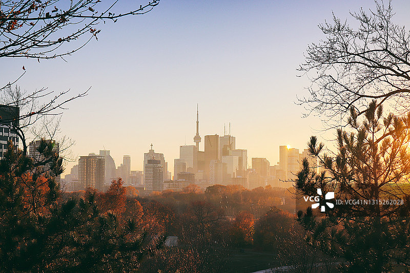 秋天日落多伦多的幸福图片素材