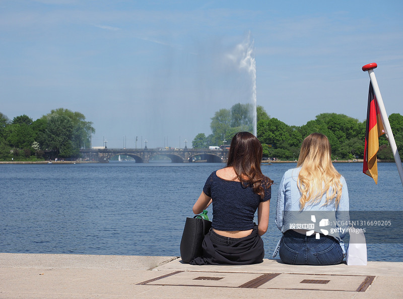 人们在汉堡的Binnenalster(内阿尔斯特湖)图片素材