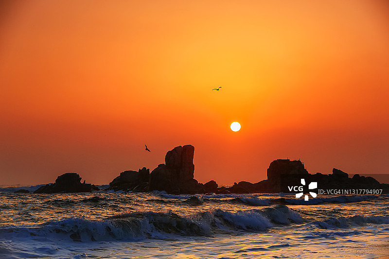 韩国高城宫镇海滩的日出景观图片素材