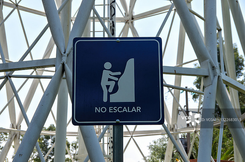 西班牙语标志“No escalar”(不要攀爬)图片素材