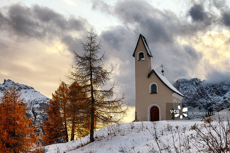 意大利南蒂罗尔的白云石阿尔卑斯山图片素材