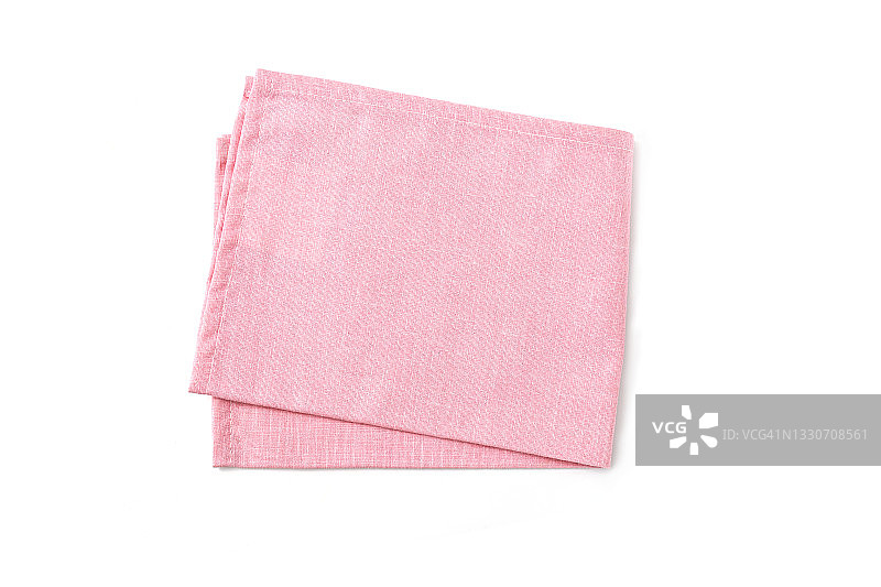 粉红色的纺织品餐巾孤立在白色的背景。图片素材