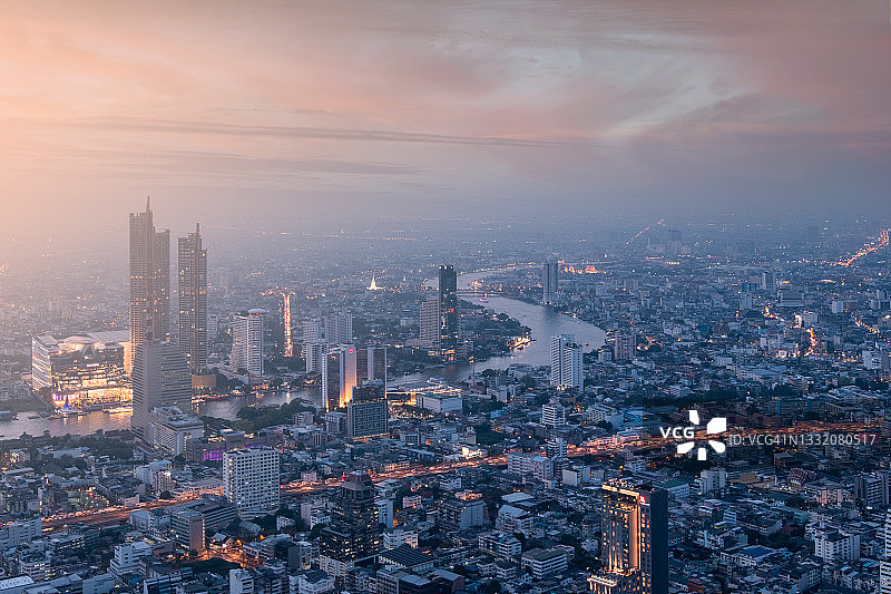 夜景曼谷城市现代摩天大楼，鸟瞰图，泰国图片素材