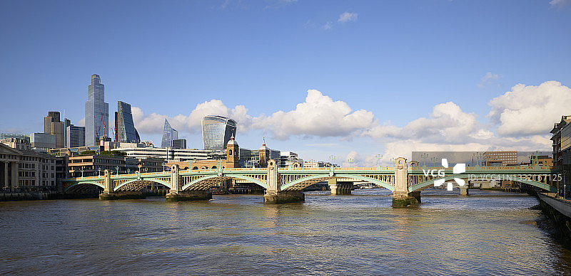 伦敦金融区城市天际线图片素材