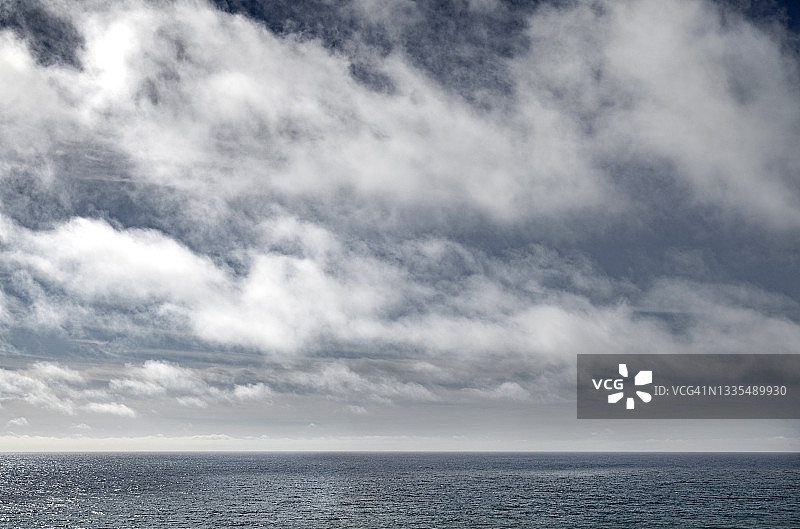 太平洋和云景图片素材