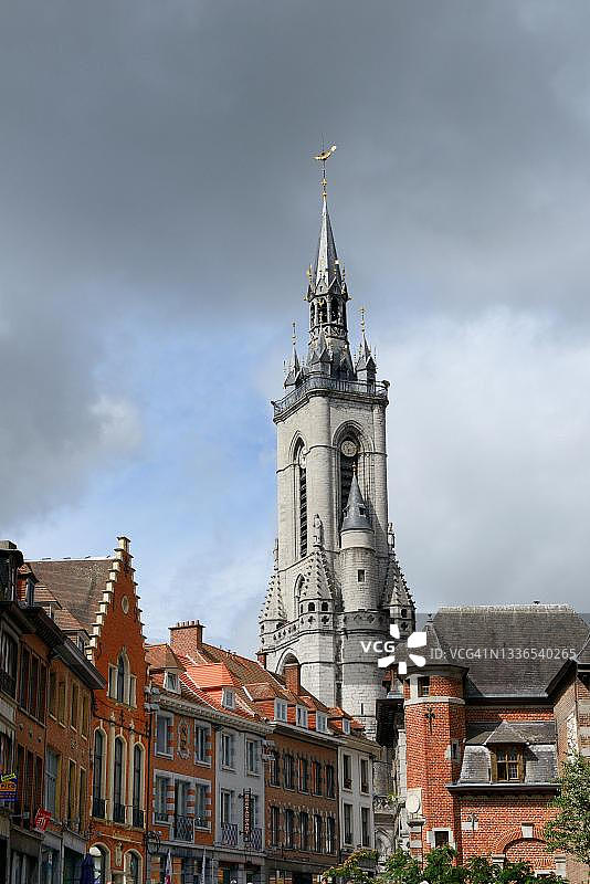 比利时瓦隆市埃诺省图尔奈古城的钟楼图片素材