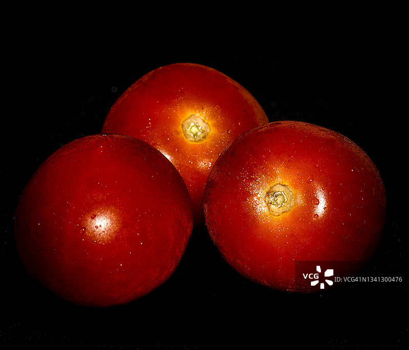 成熟的红樱桃番茄图片素材