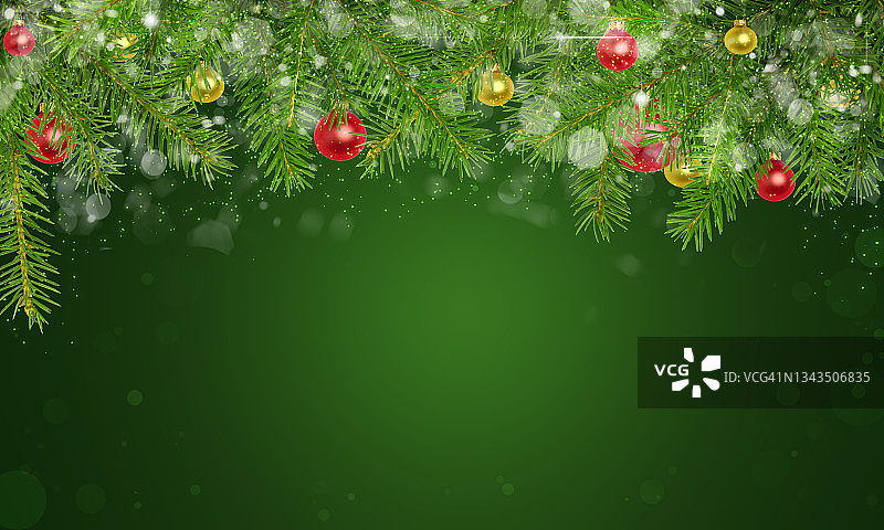 圣诞背景以圣诞树为装饰，玩具在深绿色背景上。图片素材