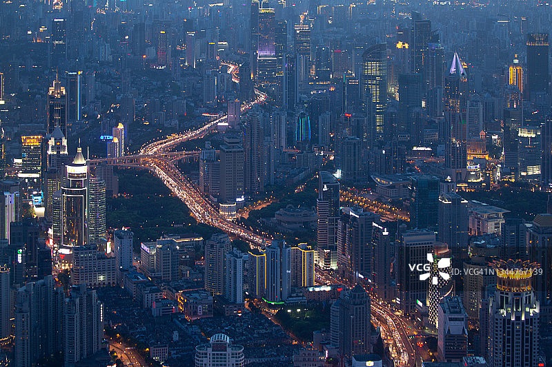 俯瞰上海现代都市背景夜景图片素材