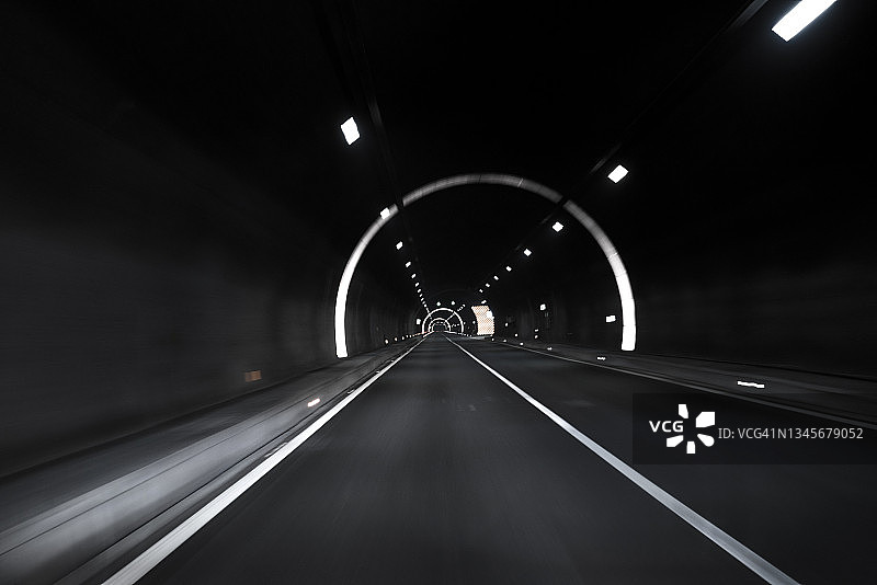 现代公路隧道地下通道图片素材