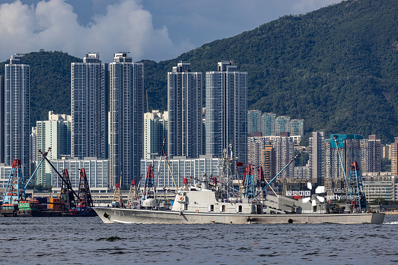 037-II型导弹护卫舰(771号)穿过香港维多利亚港返回海军基地图片素材