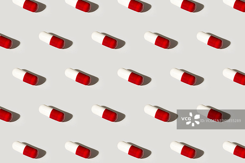 药丸底色，白色和红色胶囊图案上呈灰色。图片素材