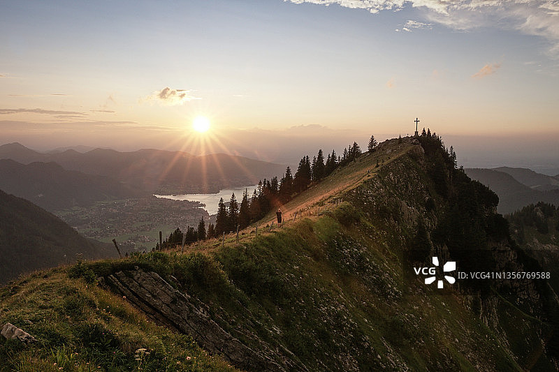 巴伐利亚州泰根塞湖的日落图片素材