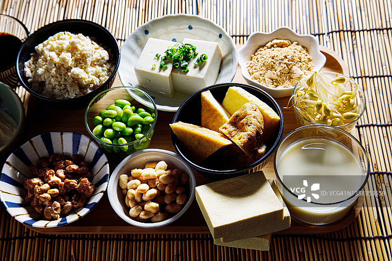 大豆制成的素食，大豆是日本典型的家庭烹饪原料。图片素材