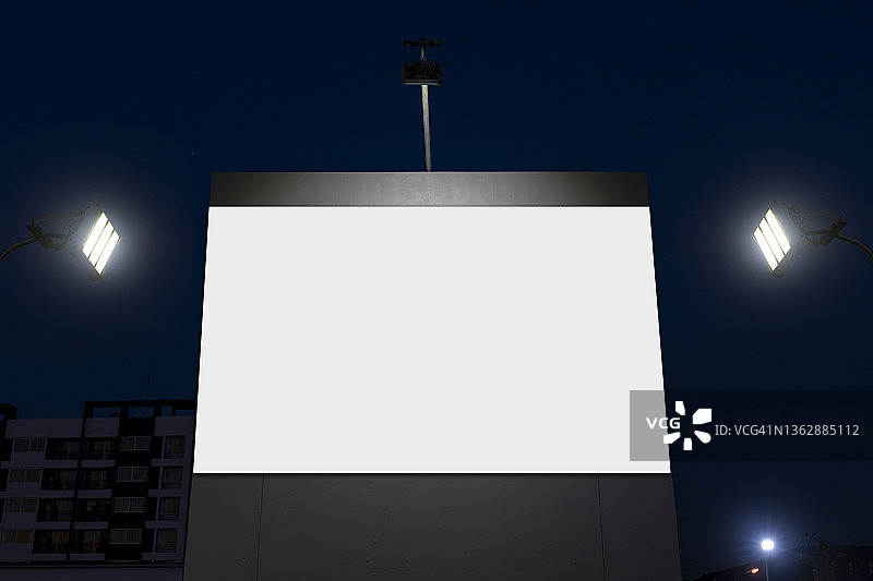 晚上的广告牌屏幕。模型图片素材
