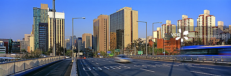 首尔市中心的建筑物图片素材