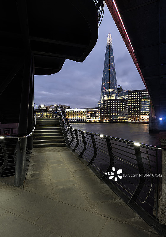 伦敦的碎片塔，黄昏图片素材