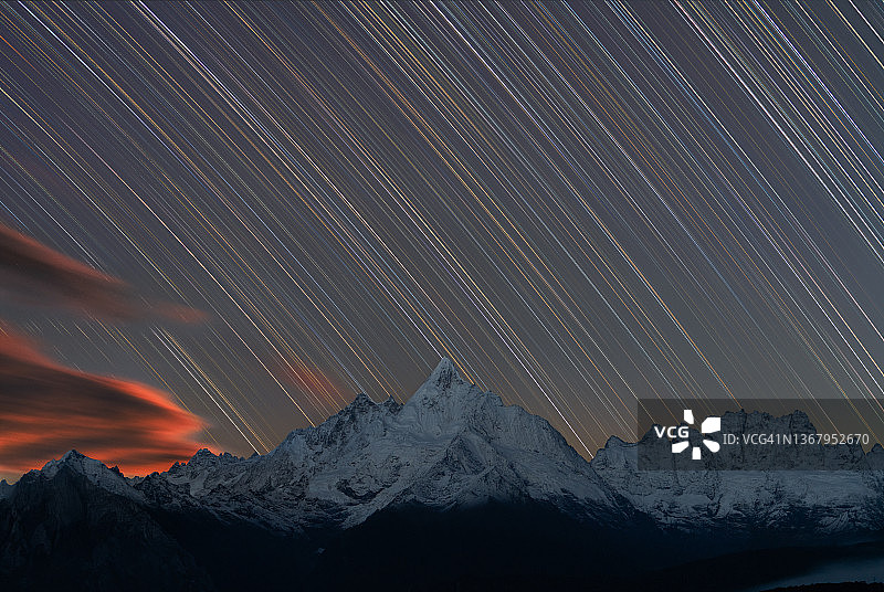中国云南梅里雪山的星光步道图片素材