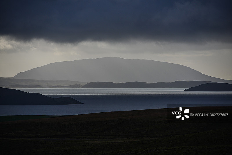 忧郁的Þingvallavatn湖的景色图片素材