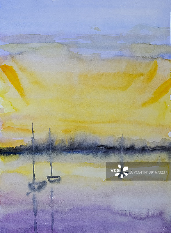 在日落的背景下，船只在海湾中航行。用水彩绘画。图片素材