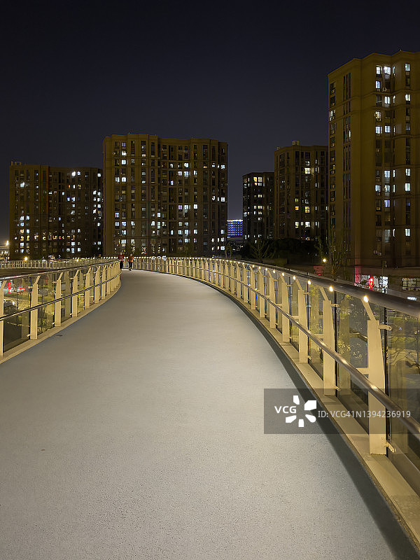 城市高空跑道夜景图片素材