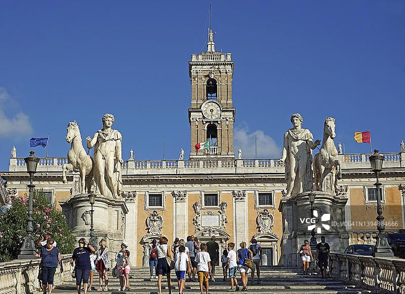 Cordonata，大楼梯，到国会广场，雕像Dioscuri Castor和波利克斯，参议院宫殿，罗马，拉齐奥，意大利图片素材