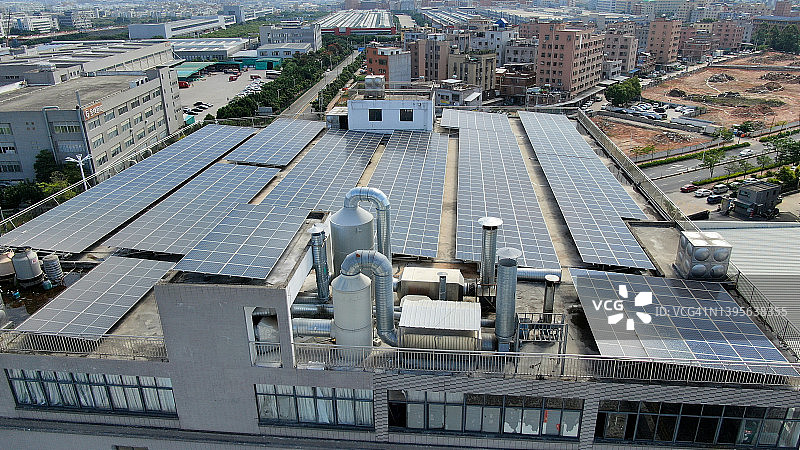 屋顶发电设施，太阳能屋顶图片素材
