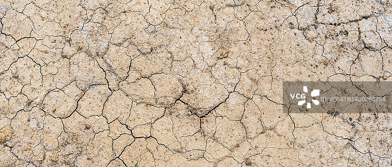 土壤干燥或呈褐色或沙漠裂地纹理背景，土地干旱地球变暖。图片素材