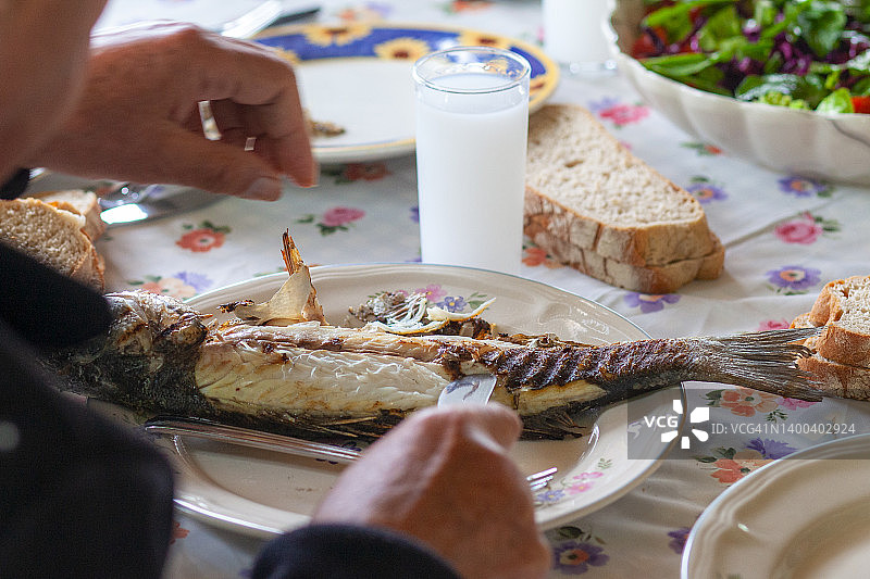 爱琴海传统餐:拉基鱼图片素材