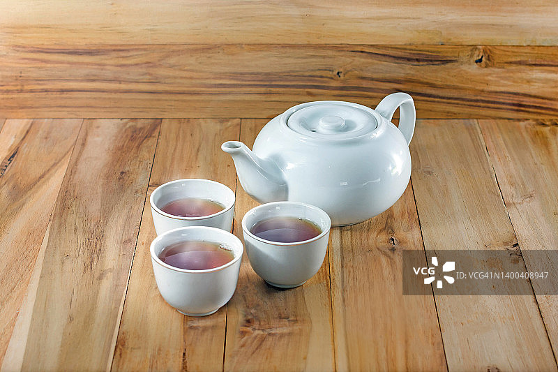 茶几上的茶杯和茶壶图片素材