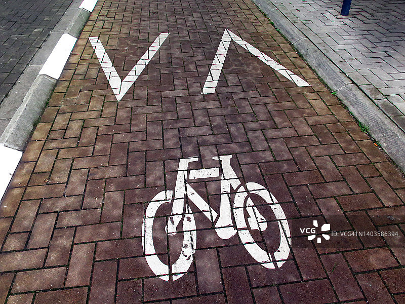 布鲁塞尔为骑自行车的人预留的交通车道特写图片素材