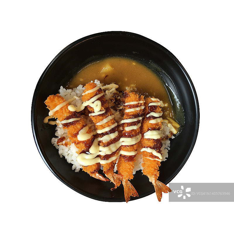 咖喱虾排饭。米饭配日式炸虾和咖喱，或白盘子里的猪排，即食。图片素材