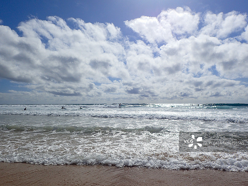 海面上的云。葡萄牙阿尔加维的Praia do Amado海滩图片素材