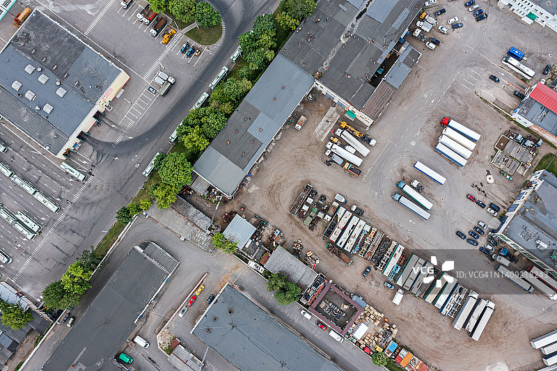 城市工业区。无人机从上方俯瞰。工业背景。图片素材