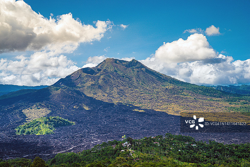 金塔马尼省的金塔马尼火山是印尼巴厘岛的旅游景点之一图片素材