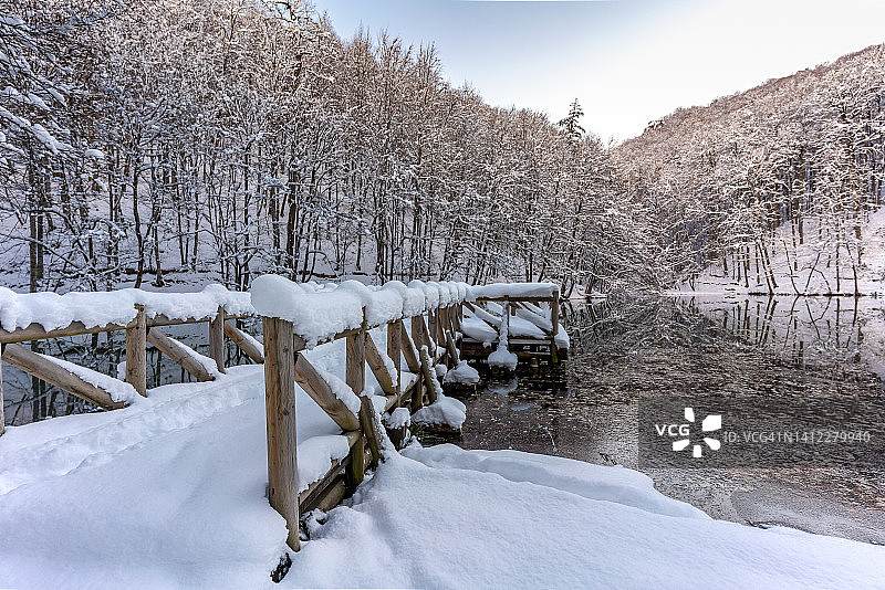 Yedigöller(7湖)土耳其博鲁国家公园的冬天图片素材