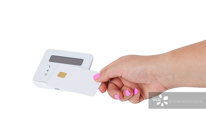 女士在信用卡终端机用信用卡付款图片素材