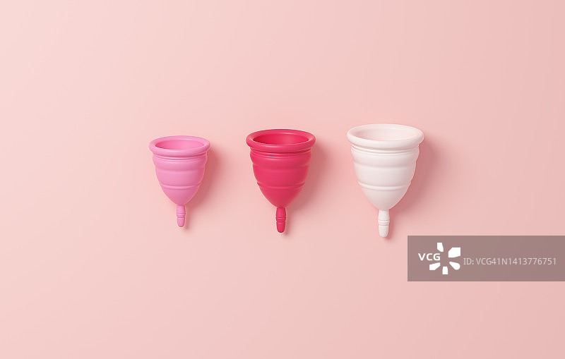 月经杯在三个不同的大小孤立在一个粉红色的背景。零浪费，生态和可重复使用的替代方案的时期和妇女卫生概念的3D插图图片素材