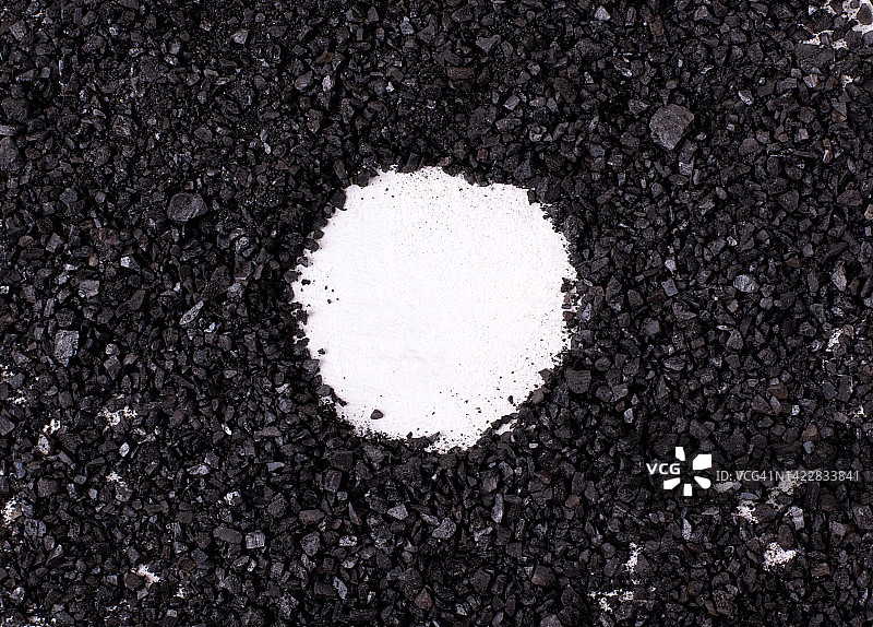 黑色熔岩盐塑造圆形复制空间图片素材