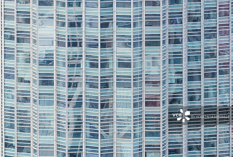 现代摩天大楼的玻璃窗图片素材