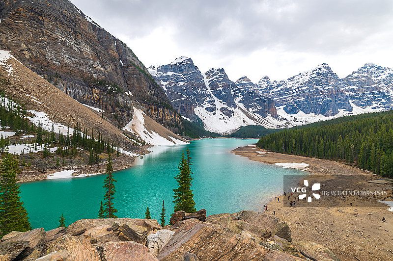 加拿大班夫国家公园的冰碛湖图片素材