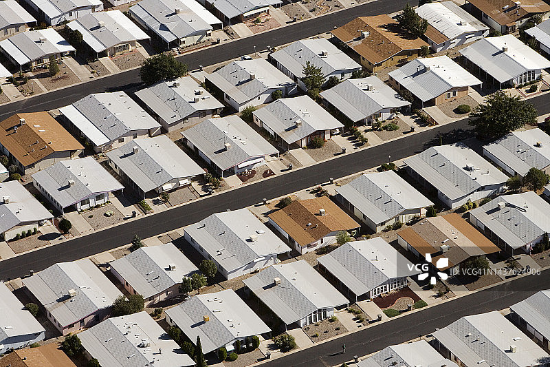 新墨西哥州阿尔布开克郊区住宅小区。图片素材