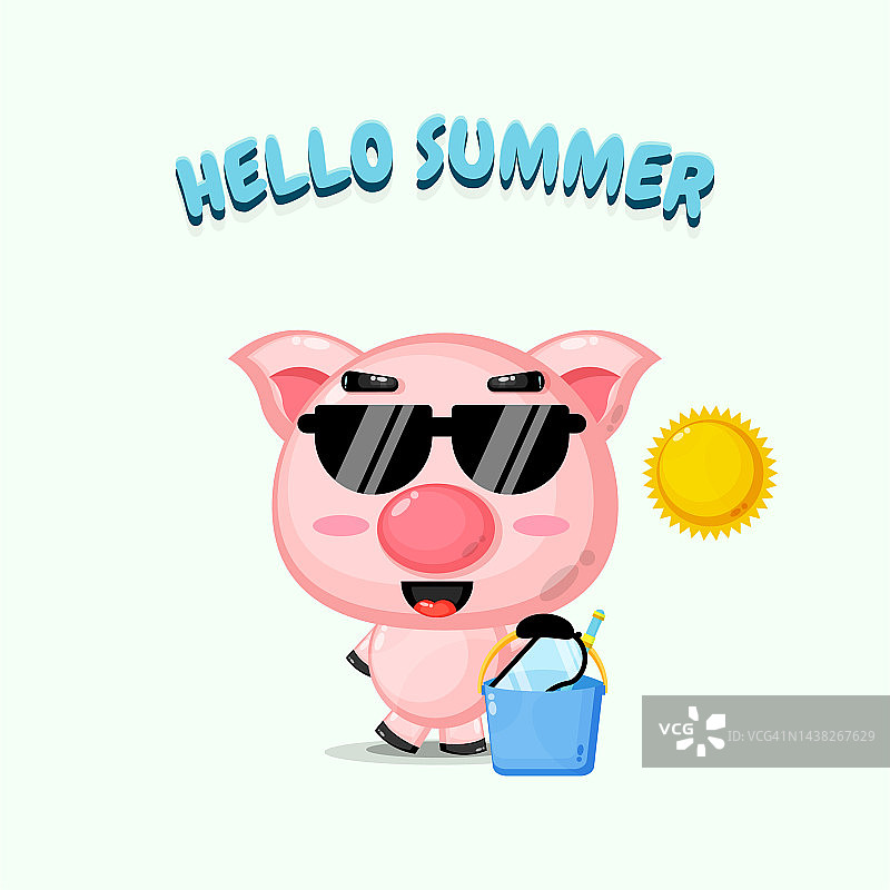 可爱的小猪吉祥物在夏天提着水桶图片素材