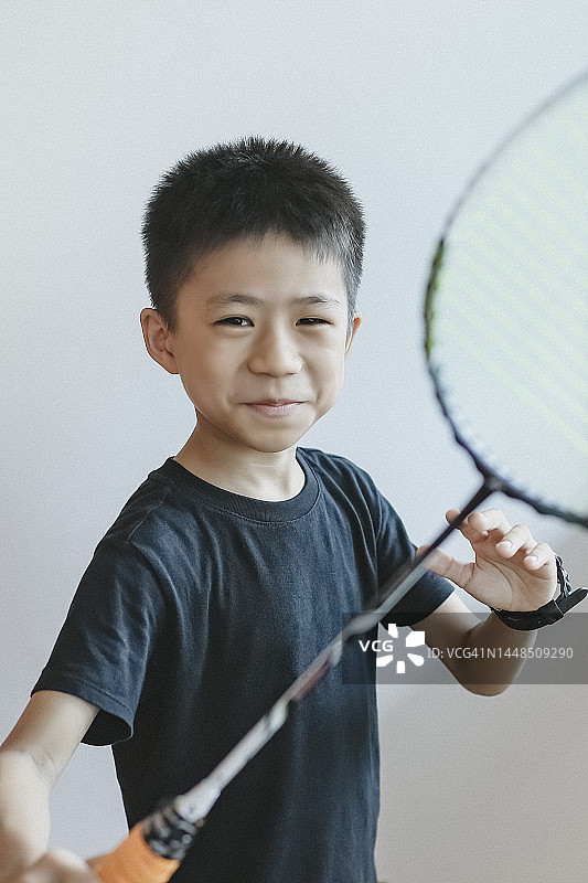 一个快乐的亚洲孩子肖像图片素材
