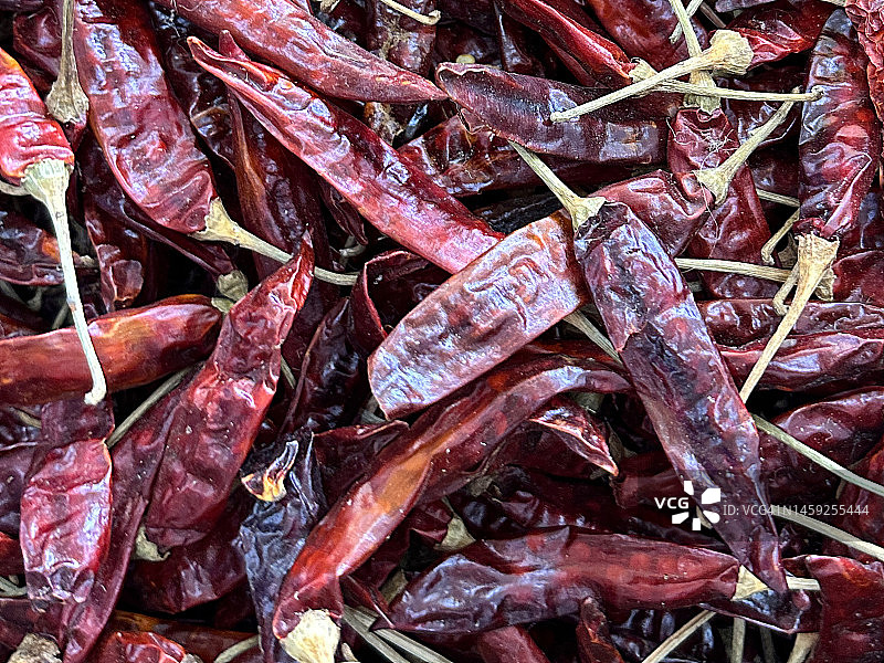 全画幅图片，一堆干红辣椒，干的烹饪目的，抬高视图图片素材