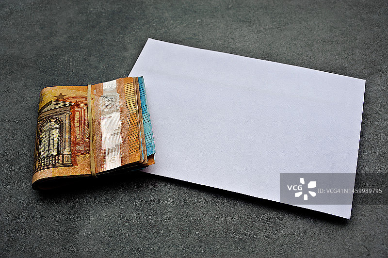 捆绑欧元钞票+信封图片素材