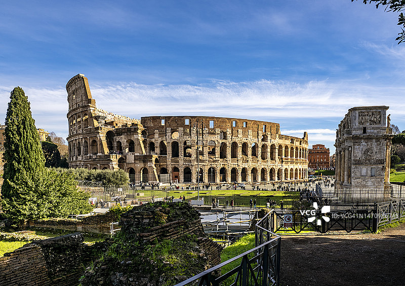 罗马斗兽场和君士坦丁拱门的外观。图片素材
